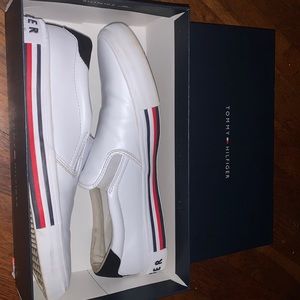 White shoes Tommy Hilfiger used